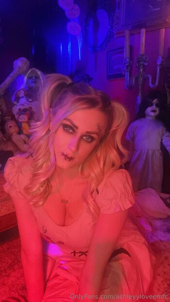 AshleyyLoveeMF / ashleyyloveemfc nude photo #18