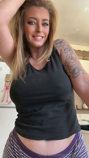 ASHLEY - YOUR FAVORITE COUNTRY MO / ashleyystevens nude photo #4