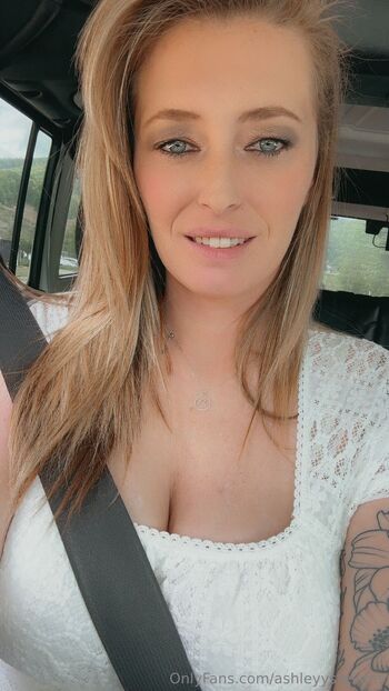 ASHLEY - YOUR FAVORITE COUNTRY MO / ashleyystevens nude photo #9