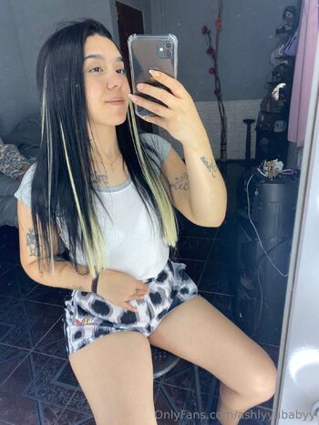 ashlyynbabyy nude photo #4