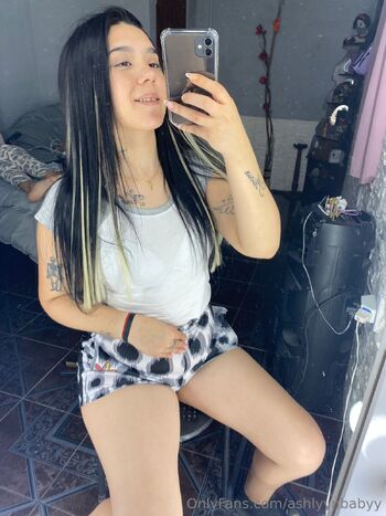 ashlyynbabyy nude photo #5