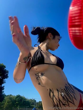 ASIA LUCIA / asialucia / asialuciaa / asialuciaaa nude photo #1