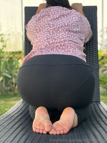 Joy Love Corte / asianfootfetish nude photo #2