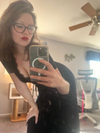 Astrea Noi / astreanoir / goddessastreanoir nude photo #2