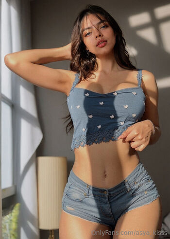 OnlyFans / asya_kisss nude photo #2