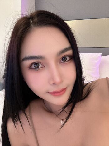 Atommi / atommie99 nude photo #9