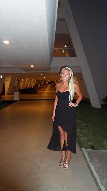 Anne Free / aunaturelmamafree nude photo #1