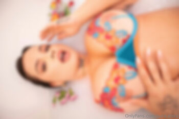 Aur / aura.alora nude photo #7