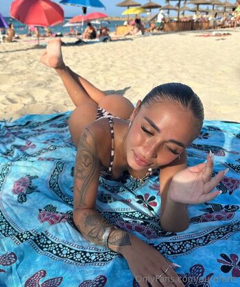 𝐀𝐮𝐫𝐨𝐫𝐚 𝐁𝐚𝐫𝐫𝐞𝐬𝐢 - 𝐏𝐥𝐚𝐲 𝐰𝐢𝐭𝐡 𝐦𝐞 / aurofans nude photo #9