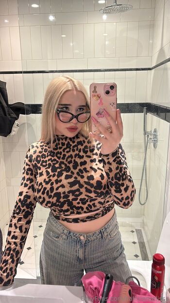 Aurora / aurrora.me nude photo #7