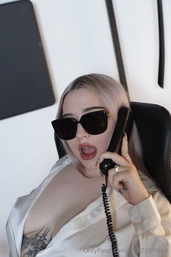 Aurora / aurrora.me nude photo #10