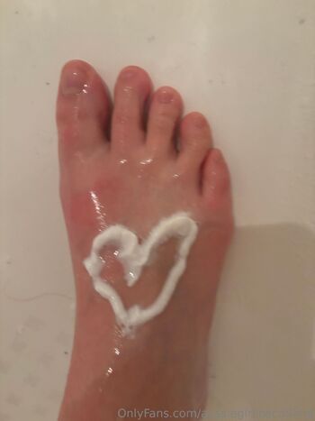 Emmi / aussiegirlinscotland nude photo #1