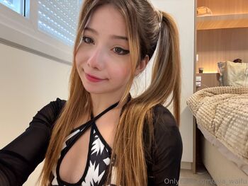 AVa / ava_waifu nude photo #2
