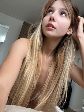 AVa / ava_waifu nude photo #15