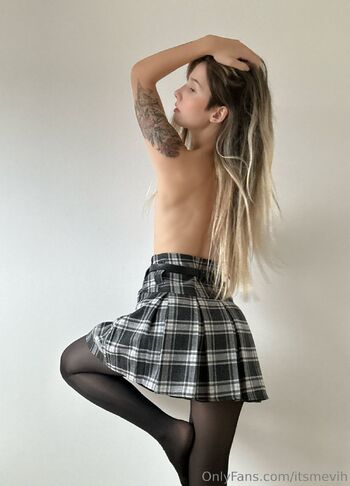 AVa / ava_waifu nude photo #20