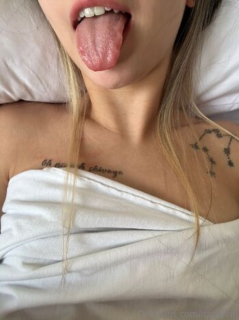 AVa / ava_waifu nude photo #34