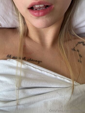 AVa / ava_waifu nude photo #35