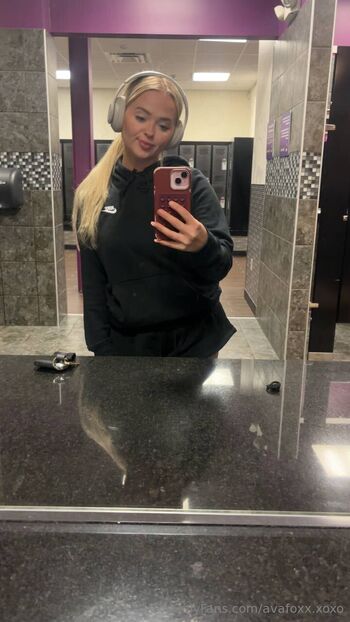 Av / avafoxx.xoxo nude photo #3