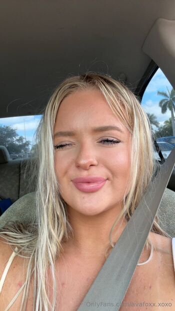 Av / avafoxx.xoxo nude photo #4