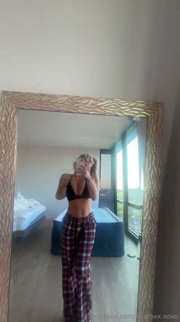 Av / avafoxx.xoxo nude photo #8