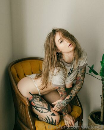 A / avajane8 nude photo #1