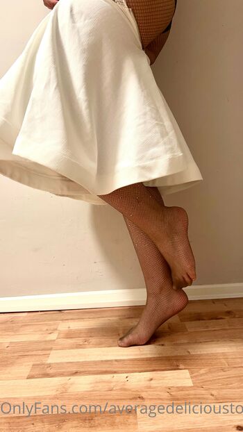 Elisabet / averagedelicioustoes nude photo #5