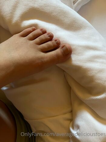 Elisabet / averagedelicioustoes nude photo #8