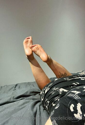 Elisabet / averagedelicioustoes nude photo #15