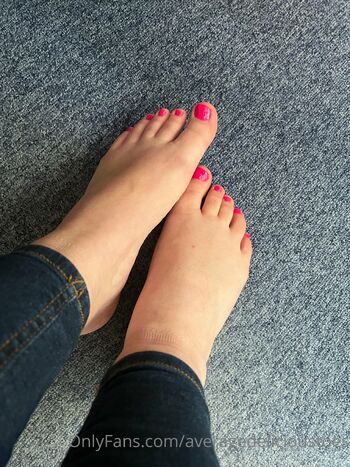 Elisabet / averagedelicioustoes nude photo #16