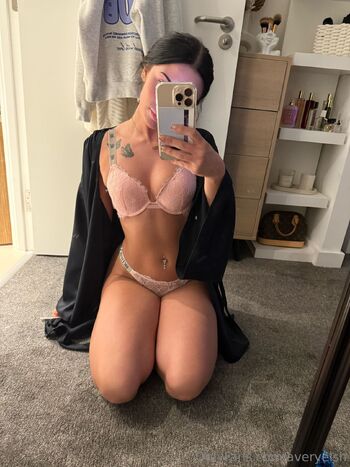 avery / averyelsh nude photo #31