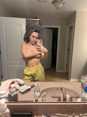 Avery Fo / averyfoxx nude photo #12