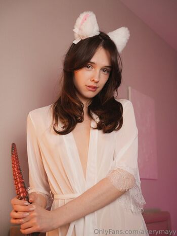 Ev / averymayy nude photo #3