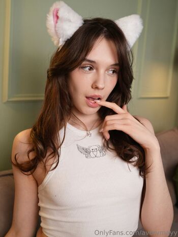 Ev / averymayy nude photo #38