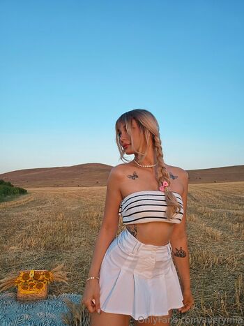 𝐀𝐯𝐞𝐫𝐲 𝐌𝐢𝐚𝟏 𝐂𝐨𝐬𝐩𝐥𝐚𝐲 𝗲𝗴𝗶𝗿𝗹 FREE PAG / averymia nude photo #3