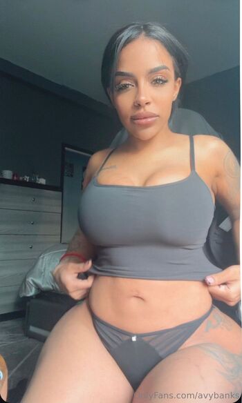 𝐀𝐯𝐲 𝐁𝐚𝐧𝐤𝐬 / avybanks nude photo #4