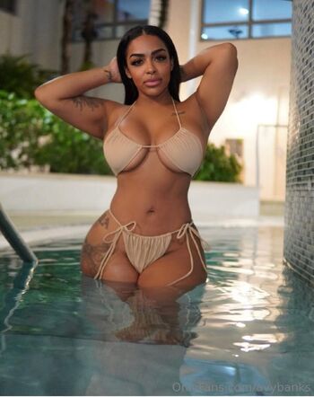 𝐀𝐯𝐲 𝐁𝐚𝐧𝐤𝐬 / avybanks nude photo #13