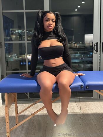 𝐀𝐯𝐲 𝐁𝐚𝐧𝐤𝐬 / avybanks nude photo #16