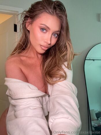 Ava Louise / axaxloxiise nude photo #28