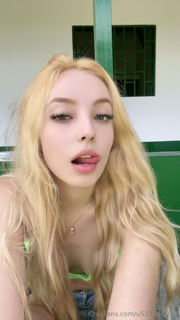 Ayla / aylareed nude photo #23