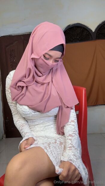 Azalea / azaleahijabi nude photo #2