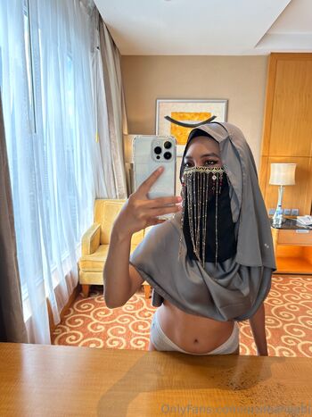 Azalea / azaleahijabi nude photo #3