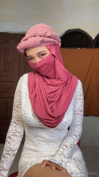 Azalea / azaleahijabi nude photo #5