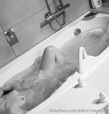 BonnieClyd / b0nn1eeclyd3 nude photo #4