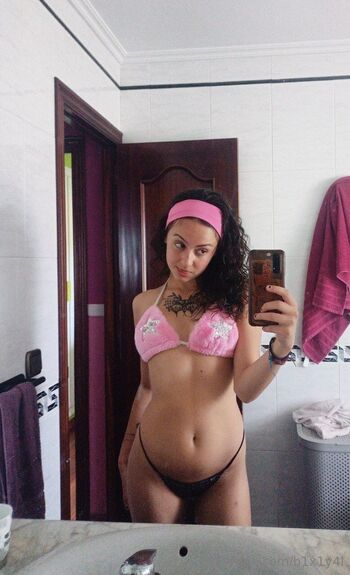 bixiya / b1x1y4l / bixiyal_ nude photo #1