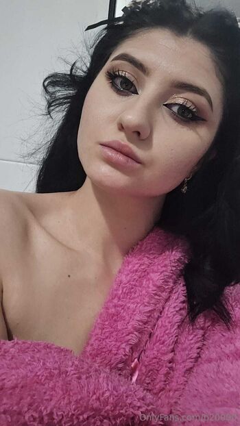 b2000 / b20000 nude photo #1