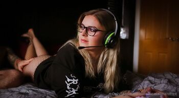 Babemeetsbear / babemeetsbeardfree nude photo #33