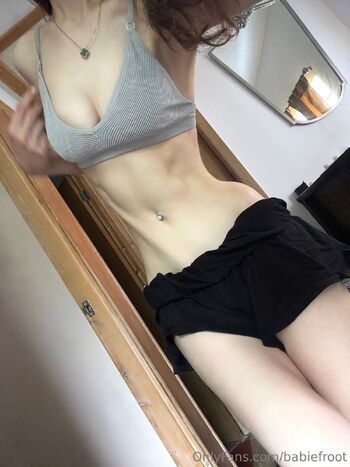 Lily / babiefroot nude photo #12