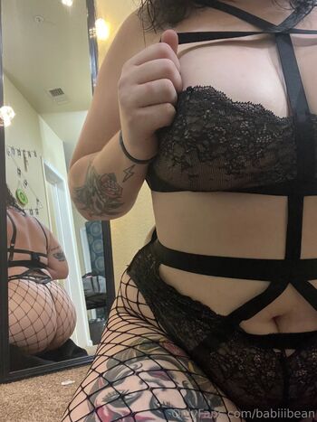 Skye / babiiibean nude photo #1