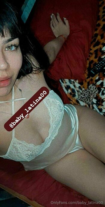 𝐋𝐔𝐋𝐈 𝐕.𝐂. 𝐐𝐔𝐄𝐄𝐍 / baby_latina00 nude photo #2