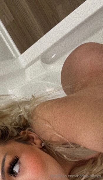 QUEEN AUDREY BABYYYY / babyaudreyx / audreybabyxx nude photo #17